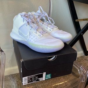 White Nike Kyrie Flytrap IV
